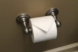 Kodėl viešbučiai sulanksto pirmąjį tualetinio popieriaus rulonėlio lapelį?