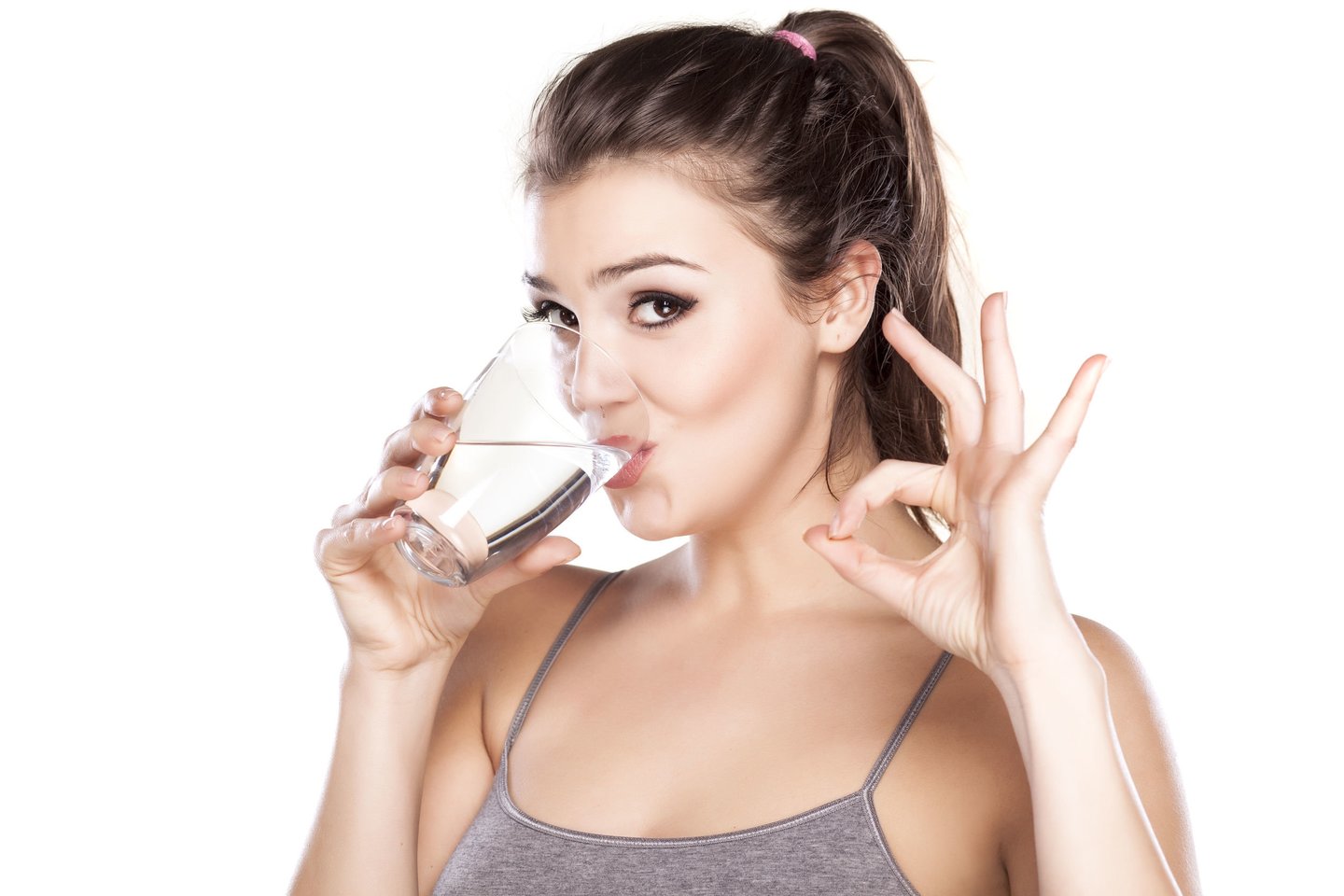 Per dieną vertėtų išgerti apie 2 litrus vandens, tai yra maždaug 30 mililitrų vandens 1 kilogramui kūno masės. <br>123rf nuotr.