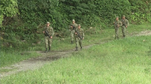 Skandalas Kolumbijos kariuomenėje: daugiau nei 100 karių kaltinami seksualiniu tautinių mažumų atstovų išnaudojimu