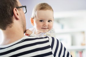 Tėvas pasisakė apie keičiamą vaiko priežiūros atostogų tvarką: liaukitės išradinėję dviratį