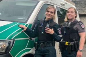 Į bėdą patekusiam jaunam vairuotojui – Radviliškio policininkių dėmesys ir pagalba