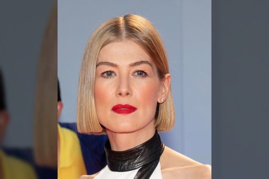 Elegantiška blondinė gali virsti ir mokslininke, ir šaltakrauje žudike