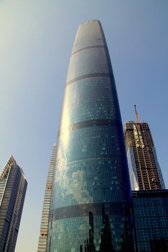 Guangdžou tarptautinis finansų centras. Aukštis 438,6 m, 103 aukštai, pastatytas 2010 metais.<br>wyliepoon [Flickr] under license CC BY 2.0 / archdaily.com nuotr.