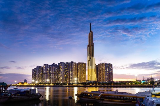 „Landmark 81“ yra 461,2 m aukščio dangoraižis Hošimino mieste, Vietname. Jame 81 aukštas, pastatas baigtas 2018 metais.<br>ngoc tran / Shutterstock / archdaily.com nuotr.