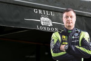 Po operacijos „Grill London“ restorane už grotų atsidūrusio lenktynininko ryšiai veda pas E. Daktarą