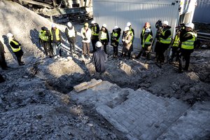 Reformatų skvere Vilniuje archeologai rado tris galimai XVIII amžiaus kapavietes