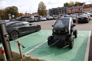 Paskaičiavo, kiek susikaups elektromobilių baterijų – neapsisprendžia, ką darys