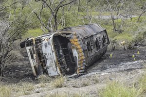 Kolumbijoje sprogus iš benzinvežio išsiliejusiam kurui žuvo 7 žmonės, dešimtys sužeisti