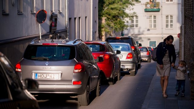 Vilniaus senamiestyje įsigaliojo eismo pokyčiai: tvarką užtikrins pareigūnai ir vaizdo kameros