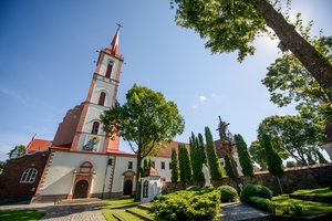 Dėl koronaviruso Kretingoje užrakinti bažnyčios vartai: užsikrėtė brolis pranciškonas, parapijietis – ligoninėje