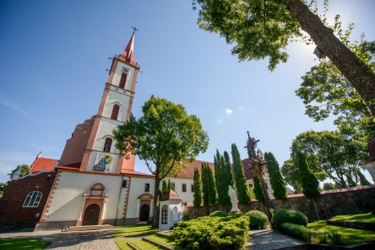 Dėl koronaviruso Kretingoje užrakinti bažnyčios vartai: užsikrėtė brolis pranciškonas, parapijietis – ligoninėje