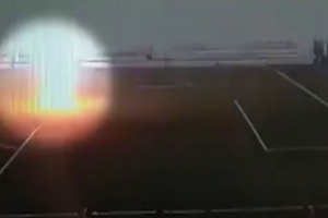 Rusijoje paviešintas vaizdo įrašas, kaip žaibas treniruotės metu pakirto jauną vartininką