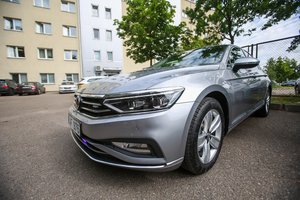 Naujas Kauno policijos ginklas prieš greičio viršytojus: pastebėti šį nežymėtą automobilį praktiškai neįmanoma