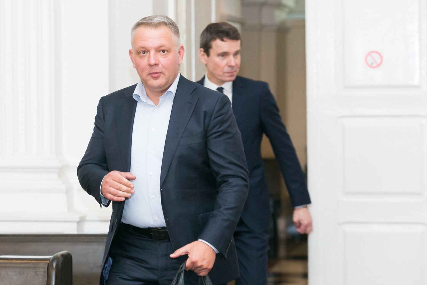 Po mėnesio pertraukos prie Vilniaus apygardos teismo (VAT) tribūnos vėl stojo politikų papirkimu kaltinamas verslininkas Raimondas Kurlianskis. <br> T.Bauro nuotr. 