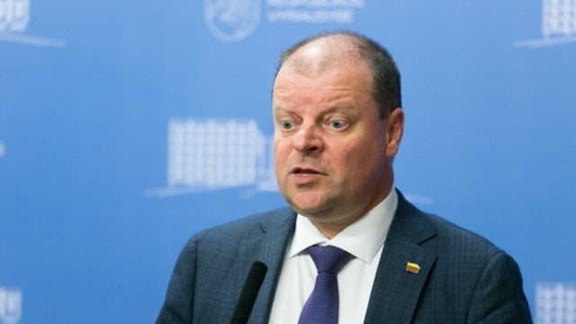 S. Skvernelis įžvelgia antros koronaviruso bangos grėsmę: svarstys grąžinti kaukių dėvėjimą