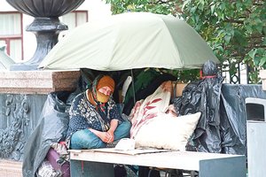 Rusija mėto pėdas – skurdo ir elgetų joje nėra, tik varguoliai 