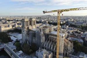 R. Bachelot: pagal konsensusą Dievo Motinos katedros smailė turi būti tokia, kokia buvo