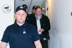 Į teismą atvestas teroro aktą Vilniuje ketinęs įvykdyti studentas, sprendžia dėl suėmimo