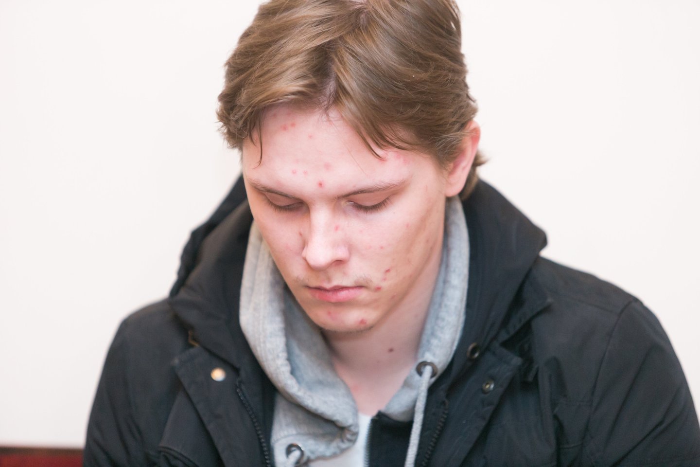 Vilniaus apygardos teismas penktadienį sprendžia dėl kardomosios priemonės – suėmimo – pratęsimo teroro aktą Vilniuje įvykdyti pasikėsinusiam studentui. <br>T.Bauro nuotr.