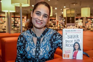 Odą meno kūriniu laikanti dermatologė: „Jauni žmonės visiškai nepažįsta savo kūno“