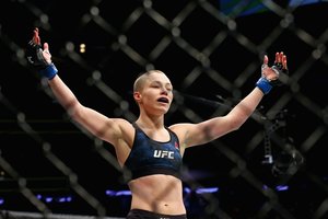 R. Namajunas krauju aplietas triumfas: revanšavosi prieš UFC žvaigždę