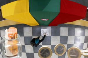 Vasarą ilsisi ne visi: partijų piniginėse rinkimams – nuo 0 iki 200 tūkst. eurų