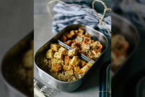 Pietų dėžutė: keptas sojų varškės sūris su troškintomis saldžiosiomis bulvėmis