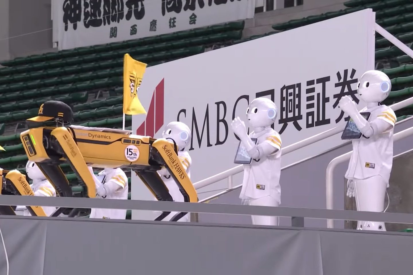  Internete pradėjo plisti vaizdo įrašas, kuriame rodomos sirgalių tribūnos iš „Fukuoka SoftBank Hawks“ namų rungtynių.