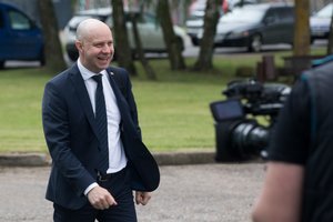 Iš A. Verygos – nerimą keliančios prognozės: antroji viruso banga gali prasidėti jau po kelių savaičių