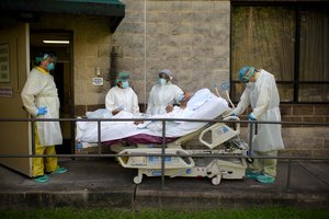 Dramatiška padėtis JAV: gyvenimas valstijose stoja dėl žaibiškai augančio COVID-19 užsikrėtusiųjų skaičiaus