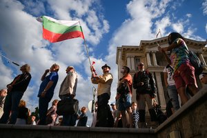 Bulgarijoje tūkstančiai protestuotojų penktą dieną iš eilės reikalavo vyriausybės atsistatydinti