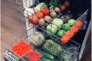 Moters pasiūlytas būdas plauti vaisius indaplovėje sukėlė audrą: ji prisidarys problemų