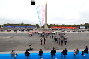 E. Macronas vadovavo kuklesnei Bastilijos paėmimo dienai, išdėstys atsako į krizę planus