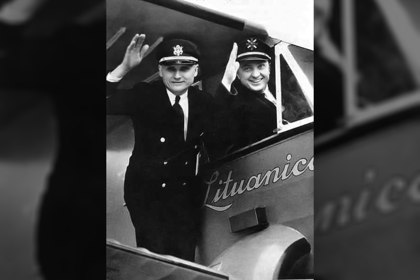 1933 m. Steponas Darius ir Stasys Girėnas „Lituanicos“ lėktuvu iš Niujorko pakilo skrydžiui į Kauną. Jie perskrido Atlantą ir per 37 val. 11 min. nuskridę 6411 km neaiškiomis aplinkybėmis liepos 17 d. žuvo Soldino (dabar Pščelniko kaimas) apylinkėse Lenkijoje.<br>wikipedia nuotr.