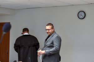 Įžymybių mulkintojas stebino teismą: Seimo nario sūnus pasakojo, kad žmonės nesidomėjo, kur keliaus jų pinigai