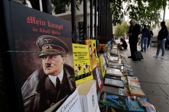 1925 m. išleistas Adolfo Hitlerio knygos „Mein Kampf“ („Mano kova“) pirmasis tomas.<br>123rf nuotr.