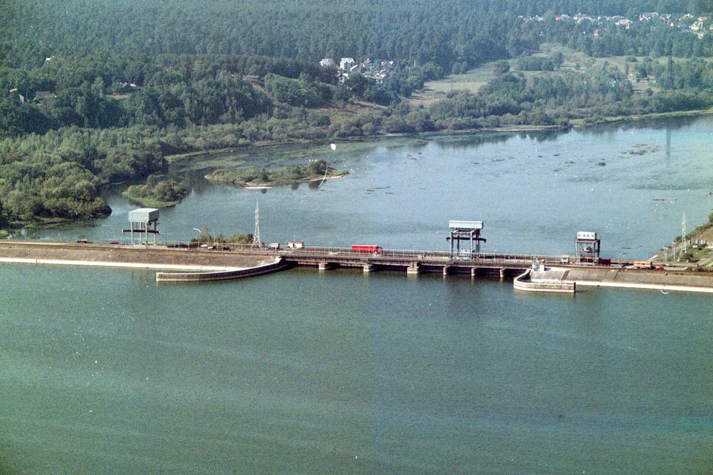 1959 m. statant Kauno hidroelektrinę Kaune užtvenktas Nemunas. Prieš tai iš vietų, kurias užliejo Kauno marios, buvo iškelta 45 gyvenvietės.<br>A.Barzdžiaus nuotr.