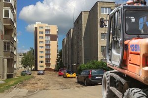 Kėdainiuose netrūksta kuriozų: ekskavatorininkas gyventojus žadina garso signalu