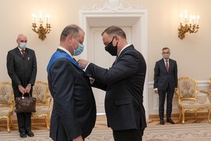 Su Lenkijos prezidentu A. Duda susitikęs S. Skvernelis gavo apdovanojimą