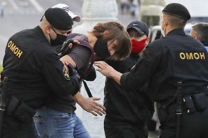 Baltarusijoje per demonstracijas opozicijos kandidatams paremti sulaikyta virš 200 žmonių