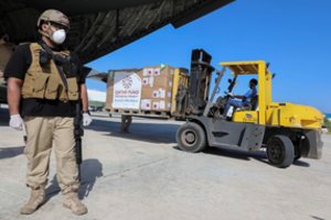 Sudužo krovininis lėktuvas, gabenęs humanitarinę pagalbą