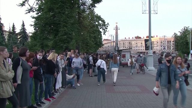 Artėjant prezidento rinkimams įtampa Baltarusijoje kunkuliuoja: protestuotojus sėmė „Omon“ pajėgos