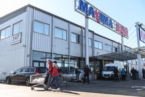 Su sergančiu kolega kontaktavusiam „Maximos“ sandėlio darbuotojui diagnozuotas COVID-19