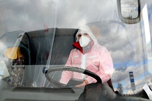 Koronavirusas Lietuvoje: nauji atvejai 3 miestuose, užsikrėtė oro uoste dirbantis asmuo