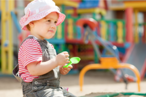 Pramogos, kurios sudomins vaikus daugiau laiko leisti lauke