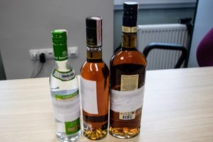 Plungės r. pareigūnai nustatė vietas, kuriose alkoholio gali įsigyti jaunesni nei 20 metų asmenys