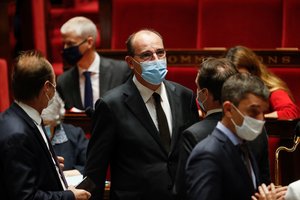 Prancūzijoje nuo kitos savaitės apsauginės kaukės bus privalomos viešose uždarose vietose