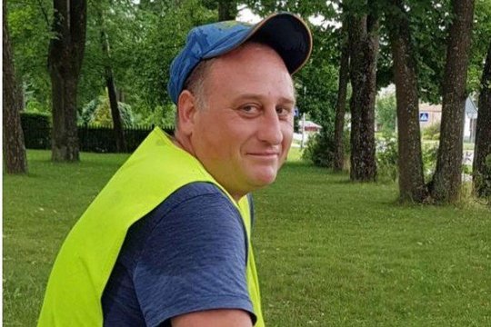 Gyvenimo vėtytas ir mėtytas vyras gavo darbą iki grabo lentos – yra viena sąlyga