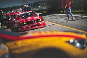 Paskutinės repeticijos prieš atrankos varžybas: Palangoje gaudžia galingiausi automobiliai