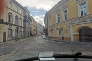 Naujovė Senamiestyje siutina vilniečius: negali grįžti į namus nepažeidę eismo taisyklių